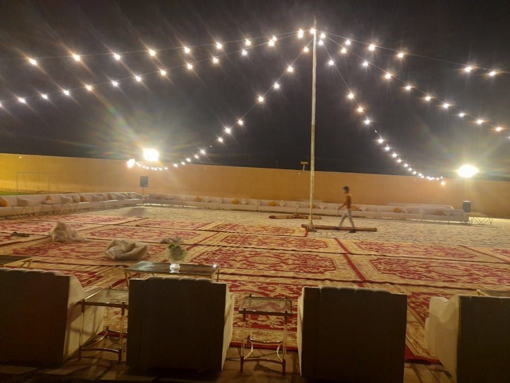 عقود إضاءة ليد وكشافات كبرى