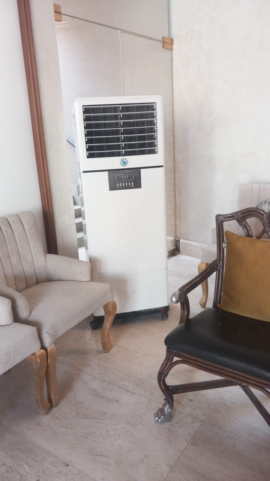 مراوح رذاذ وتلطيف حدائق
