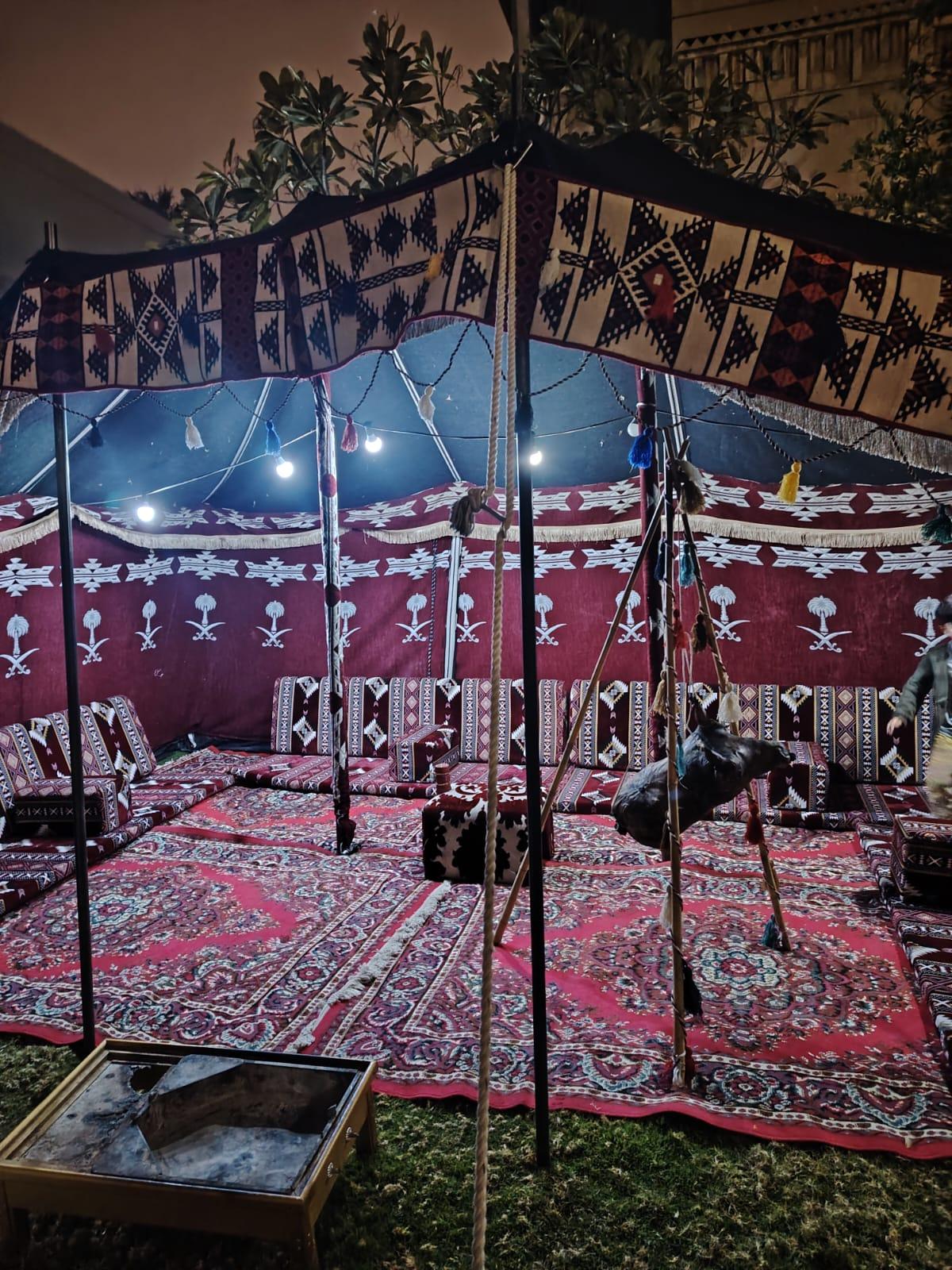 تأسيس خيام ملك الحفلات